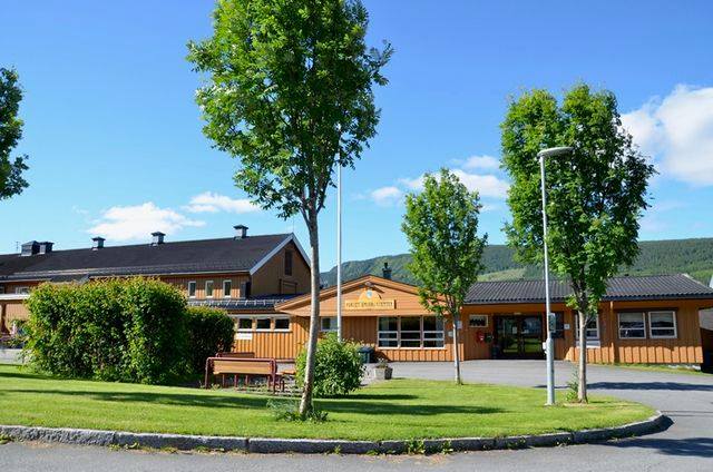 86274909 105445714373079 4157896253721542656 N